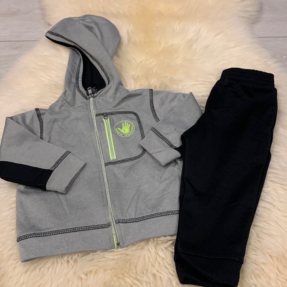 Body Glove 2 Piece Matching Zipper Hoodie and Sweatpants Set in Gray/Black 18M